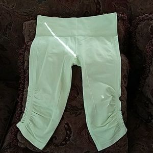 EUC - Lululemon Flow Capri